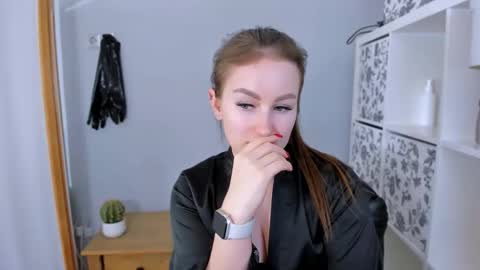 Snapshot of donnasensual chatting on 13, 12, 2025 DonnaSensual online show from 13, 12, 2025