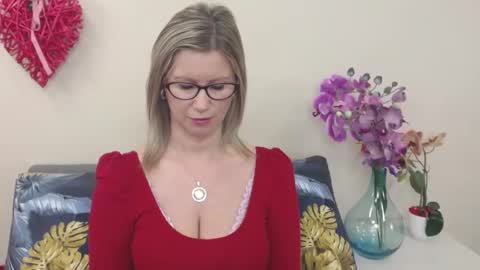Snapshot of doreenkiss chatting on 4, 2, 2025 DoreenSexy online show from 4, 2, 2025