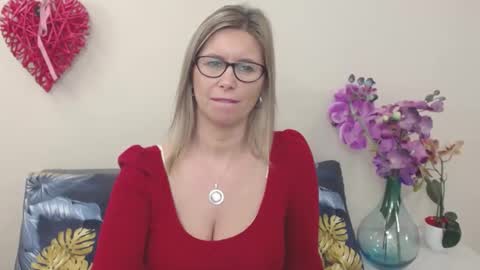 Snapshot of doreenkiss chatting on 11, 2, 2025 DoreenSexy online show from 11, 2, 2025