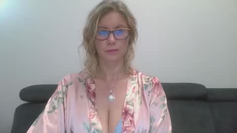 Snapshot of doreenkiss chatting on 20, 9, 2025 DoreenSexy online show from 20, 9, 2025