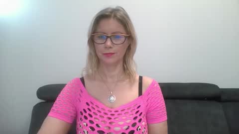 Snapshot of doreenkiss chatting on 30, 10, 2025 DoreenSexy online show from 30, 10, 2025
