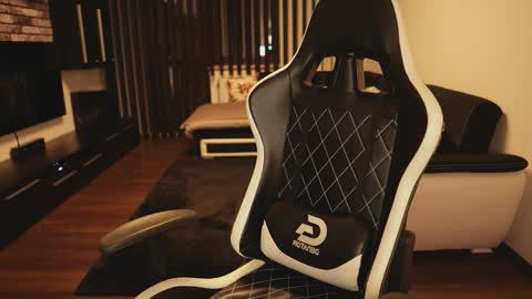 Dorian Reyes online show from 7, 4, 2026