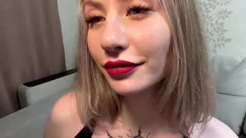 Snapshot of dorielathern chatting on 13, 12, 2025 Dori online show from 13, 12, 2025