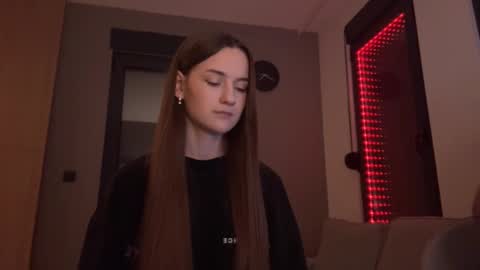 Snapshot of double_sun chatting on 16, 11, 2025 Alice and Mark online show from 16, 11, 2025