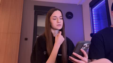 Snapshot of double_sun chatting on 24, 11, 2025 Alice and Mark online show from 24, 11, 2025