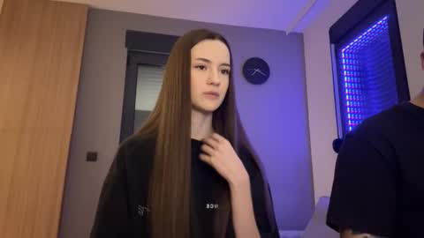 Snapshot of double_sun chatting on 29, 11, 2025 Alice and Mark online show from 29, 11, 2025