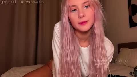 Snapshot of doublecuties chatting on 28, 9, 2025 Lana Eva dont forget to give us a thumb up online show from 28, 9, 2025