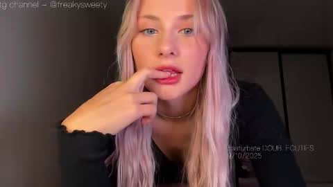 Snapshot of doublecuties chatting on 9, 10, 2025 Lana Eva dont forget to give us a thumb up online show from 9, 10, 2025