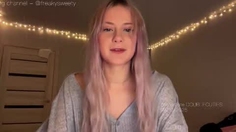 Snapshot of doublecuties chatting on 19, 10, 2025 Lana Eva dont forget to give us a thumb up online show from 19, 10, 2025