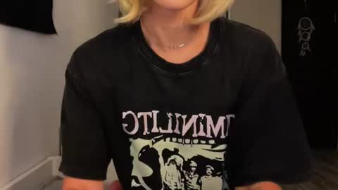 MOLLYYYY dont forget to give me a thumb up online show from 20, 6, 2026