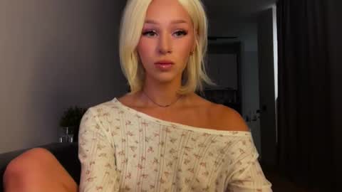 MOLLYYYY dont forget to give me a thumb up online show from 1, 7, 2026