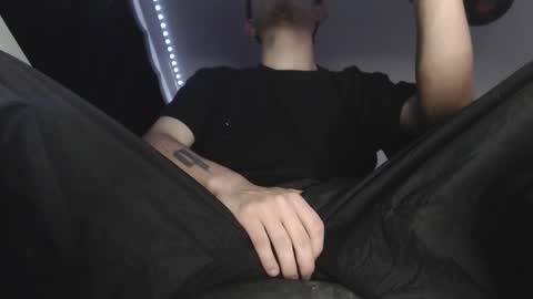 Snapshot of douglas_drake chatting on 30, 10, 2025 douglas_drake online show from 30, 10, 2025