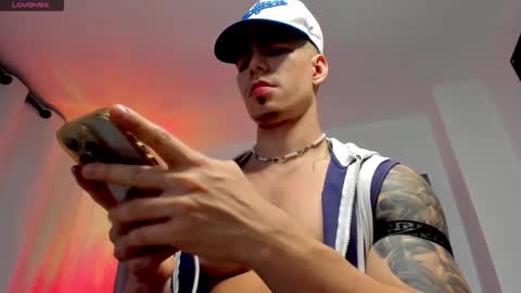 Douglas Safado online show from 1, 12, 2025