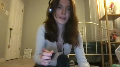 Snapshot of dream1girl_ chatting on 3, 3, 2025 ur dream girl online show from 3, 3, 2025