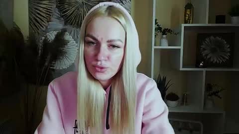 Snapshot of dream_dolly_ chatting on 14, 10, 2025 dream_dolly_ online show from 14, 10, 2025