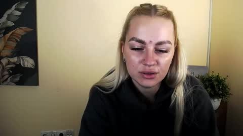 Snapshot of dream_dolly_ chatting on 17, 10, 2025 dream_dolly_ online show from 17, 10, 2025