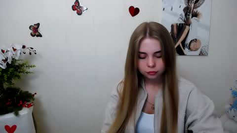 Snapshot of dream_mari chatting on 18, 6, 2026 Mari online show from 18, 6, 2026