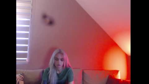 A girl online show from 19, 12, 2025