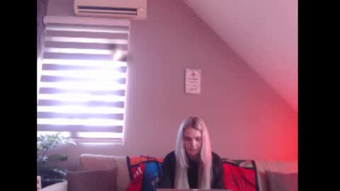 A girl online show from 10, 3, 2026