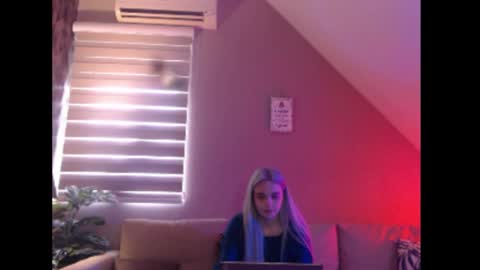 A girl online show from 27, 3, 2026