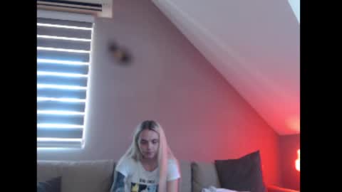 Snapshot of dreamcatcherfantasy chatting on 14, 7, 2026 A girl online show from 14, 7, 2026