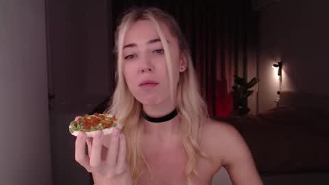 Snapshot of dreamcutiel123 chatting on 24, 12, 2024 Liza online show from 24, 12, 2024