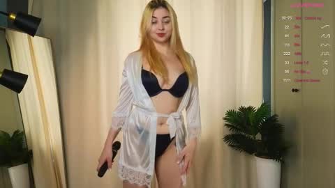 Snapshot of dreamhannah chatting on 17, 10, 2025 Hannah online show from 17, 10, 2025