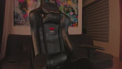 Snapshot of dreammr1 chatting on 7, 11, 2025 cris online show from 7, 11, 2025