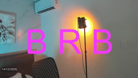 Snapshot of dreams_chloe chatting on 14, 12, 2025 dreams_chloe online show from 14, 12, 2025