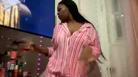 Snapshot of dreamtiffyxxx chatting on 1, 3, 2026 dreamtiffyxxx online show from 1, 3, 2026