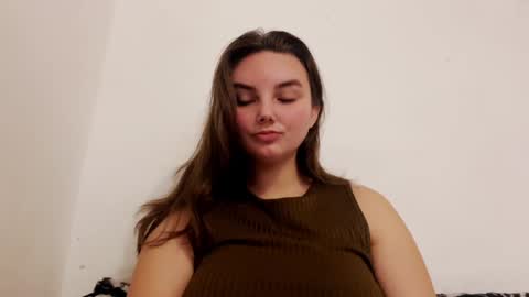Snapshot of dreamyblushfairy chatting on 4, 12, 2024 Mila online show from 4, 12, 2024