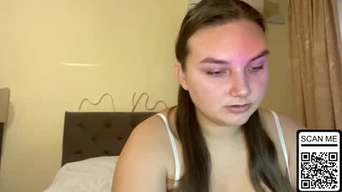 Snapshot of dreamyblushfairy chatting on 4, 10, 2025 Mila online show from 4, 10, 2025