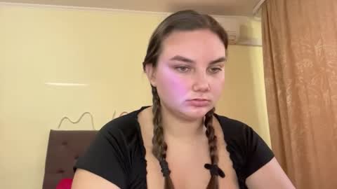 Snapshot of dreamyblushfairy chatting on 13, 10, 2025 Mila online show from 13, 10, 2025