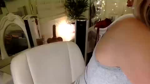 Snapshot of dripping_like_jane chatting on 14, 10, 2025 Bluejay0713 online show from 14, 10, 2025