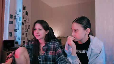 Snapshot of duaoppa chatting on 1, 12, 2025 Adeletall and Aliya online show from 1, 12, 2025