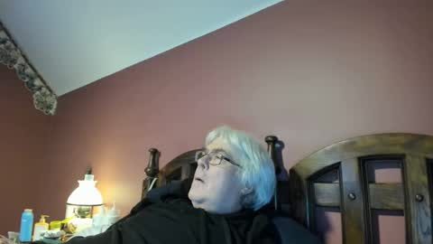 Snapshot of dug38 chatting on 17, 10, 2025 Doug online show from 17, 10, 2025