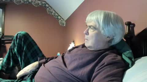 Snapshot of dug38 chatting on 19, 10, 2025 Doug online show from 19, 10, 2025