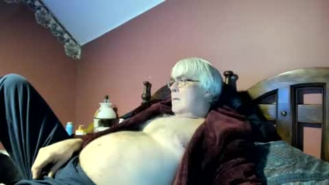 Snapshot of dug38 chatting on 24, 11, 2025 Doug online show from 24, 11, 2025