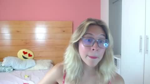 dulce__victoria__ online show from 21, 3, 2026