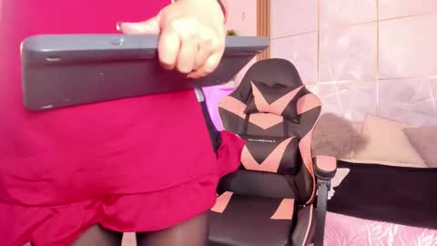 Snapshot of dulce_ferrer1 chatting on 10, 11, 2025 online show from 10, 11, 2025