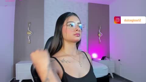 Snapshot of dulce_glow_ chatting on 8, 6, 2026 D U L C E online show from 8, 6, 2026