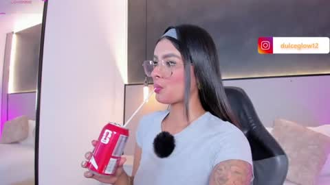 Snapshot of dulce_glow_ chatting on 19, 6, 2026 D U L C E online show from 19, 6, 2026