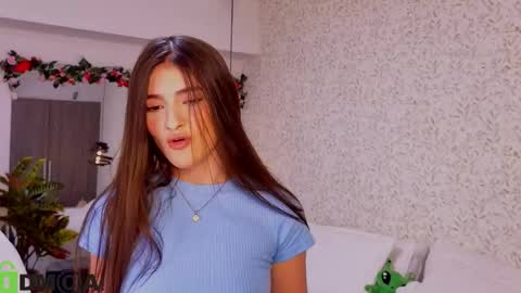 Snapshot of dulce_isabel_ chatting on 25, 5, 2026 dulce_isabel_ online show from 25, 5, 2026