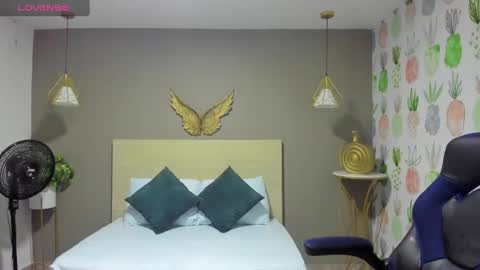 Snapshot of dulce_victoriaa_ chatting on 15, 2, 2025 V I C T O R I A online show from 15, 2, 2025