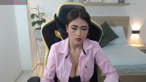 Snapshot of dulce_victoriaa_ chatting on 3, 3, 2025 V I C T O R I A online show from 3, 3, 2025