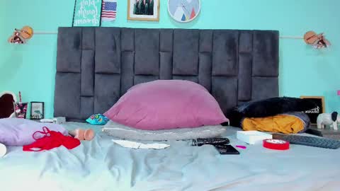 DULCE AURORA online show from 10, 2, 2025