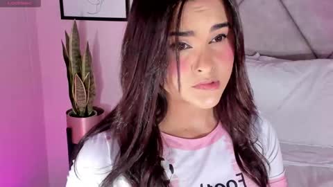 Snapshot of dulceegarcia chatting on 4, 12, 2025 Dulcee Garcia online show from 4, 12, 2025