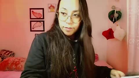Snapshot of dulcemaria_alvarez22 chatting on 7, 4, 2026 Dulce online show from 7, 4, 2026