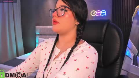 Snapshot of dulcerose01 chatting on 18, 4, 2026 Dulce Rose online show from 18, 4, 2026