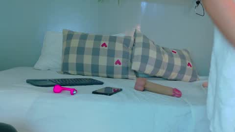 Snapshot of dulcesexy__ chatting on 4, 6, 2026 Dulce Sexy online show from 4, 6, 2026